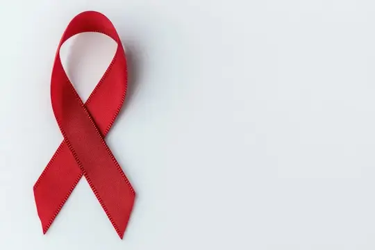 Минималистичная композиция передает спокойную стойкость, тихое достоинство и полную надежды решимость в моменты размышлений, сбора средств и обучения для уязвимых групп