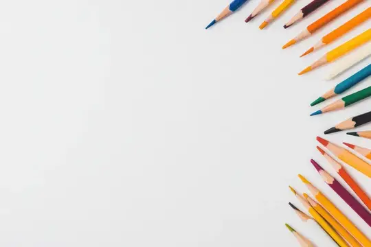 Эта яркая композиция вызывает творчество и сосредоточенность, подходит для проектов по искусству, дизайну или образованию, намекая на подготовку к рисованию, рукоделию или занятиям в классе
