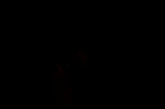 Абстрактный тёмный фон с едва заметными силуэтами в центре