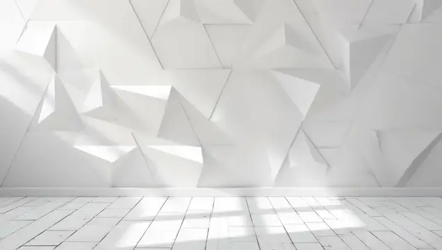 Минималистичный белый интерьер с текстурированной геометрической стеной, демонстрирующей трехмерные треугольные формы и мягкое освещение, идеально подходит для креативных и современных дизайнов