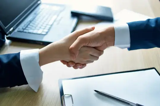 Пожелание успеха коллеге по работе в офисе, командная работа