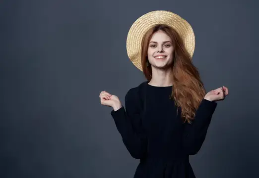Женщина в черном платье, мода, гламур, элегантный стиль, роскошь