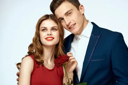 Красивая пара, очарование, отношения, романтика, розы, роскошь, любовь, светлый фон