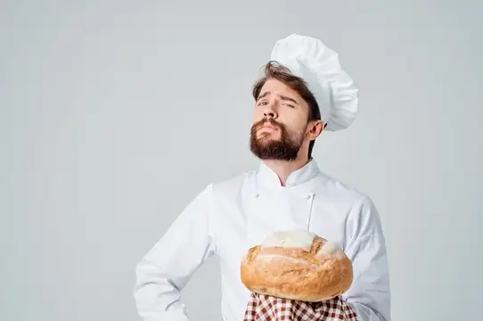Повар-мужчина на кухне