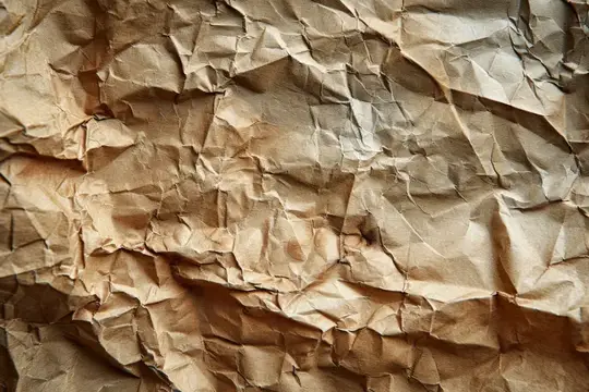 Смятая коричневая бумага с глубокими складками и тенями