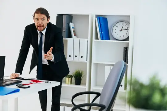 Бизнесмен, официальные документы, работа в офисе, руководитель