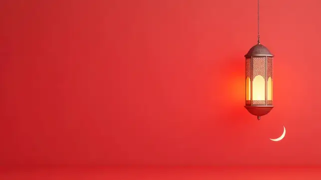 Тёплый светильник и полумесяц на красном фоне