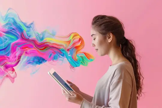 Девушка с планшетом и разноцветные чернила на розовом фоне