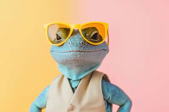 Модная ящерица демонстрирует свой игривый характер в желтых солнцезащитных очках и бежевом жилете на фоне ярко-розового и желтого фона