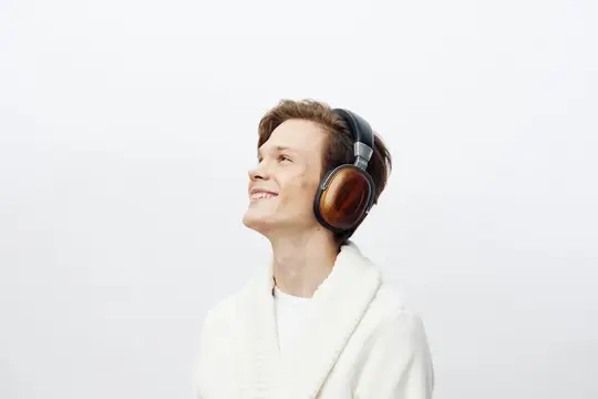 Мелодичные моменты: запечатление яркой жизни людей, любящих музыку, разных поколений