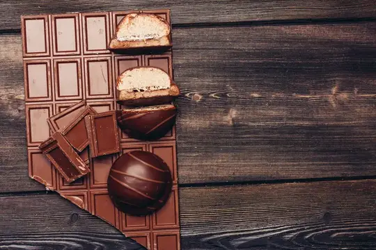 Шоколадный батончик, деликатес, сладости, какао, гастрономия, деревянный фон