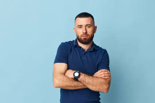 Изолированный мужчина, взрослый, лицо, уверенный, фон, серьезный, кавказец, стоит, красивый, выражение лица, смотрит, фон, молодой, привлекательный, повседневный, борода, портрет, персона, мужчина