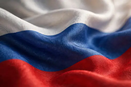 Российский флаг с мягкими складками ткани крупным планом