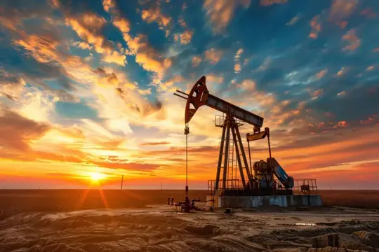 Нефтяная качалка на фоне заката в степи