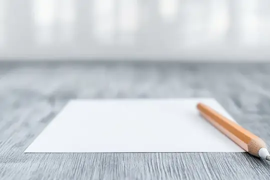 Мягкий естественный свет освещает минималистичную установку, создавая спокойное настроение и пространство для размышлений, набросков, мозгового штурма и дизайнерских изысканий в тихой творческой среде