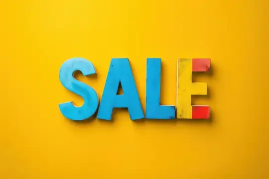 Разноцветные объёмные буквы SALE на жёлтом фоне