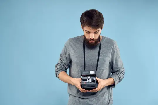 Фотограф с профессиональной камерой, технологии, студия, профессия, образ жизни, хобби, оборудование