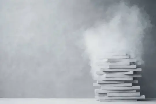 Стопка белых книг в клубах дыма на сером фоне