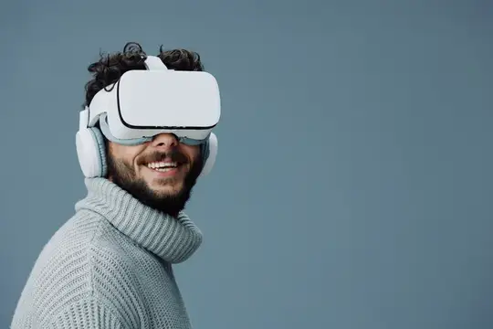 Технологичный мужчина в игровых носимых цифровых VR-очках, современных очках виртуальной реальности, погружающийся в симуляцию