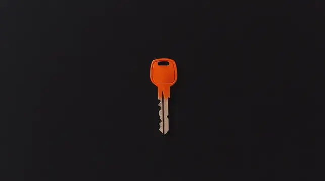 Оранжевый ключ с металлическим стержнем на тёмном фоне