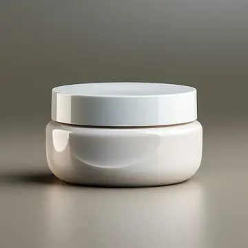 Белая косметическая баночка на сером фоне
