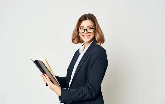 Бизнесвумен в костюме, успех, студийная профессиональная съемка