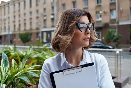 Молодая женщина в о