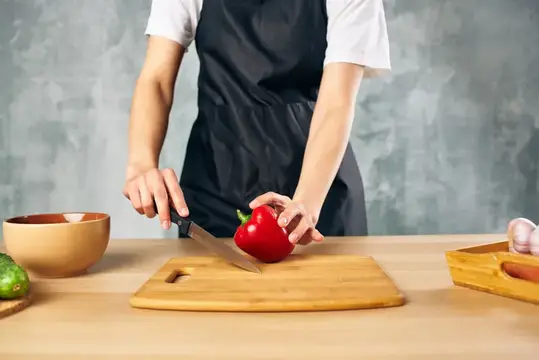 Приготовление еды дома на кухне: овощи, здоровье, витамины