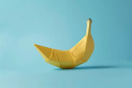 Жёлтый оригами-банан на голубом фоне