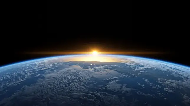 Восход солнца над Землёй из космоса