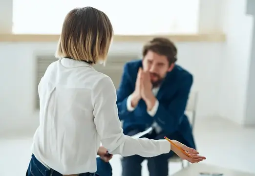 Мужчина на приёме у психолога