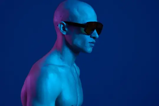 3D-рендер лысого мужчины в тёмных очках с сине-розовым светом