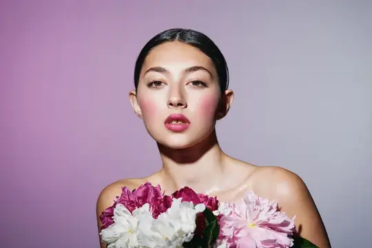 Женщина, лицо, модель, румяна, глянец, спа, здоровая девушка, макияж, портрет, красота, флористика, уход за кожей, женский, розовый, образ жизни, натуральная красота, цветок, уход, макияж
