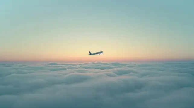 Самолет пролетает над облаками на закате, с голубым небом и облаками на заднем плане, концепция путешествий, приключений и деловых исследований