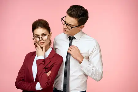 Коллеги по работе, бизнесмен и женщина, офисное руководство, команда, официальные лица