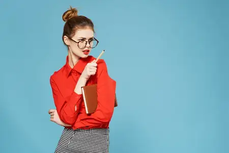Женщина без рубашки, офисный служащий, официальный элегантный стиль, финансы