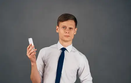 Деловой мужчина в галстуке, общение, официальная работа, финансы
