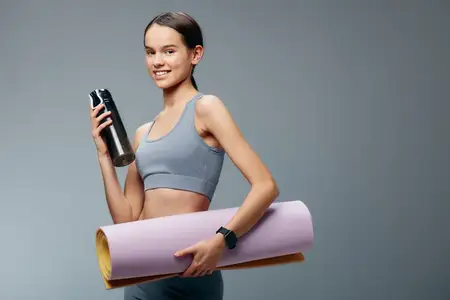 Спортивная женщина, готовая к тренировке