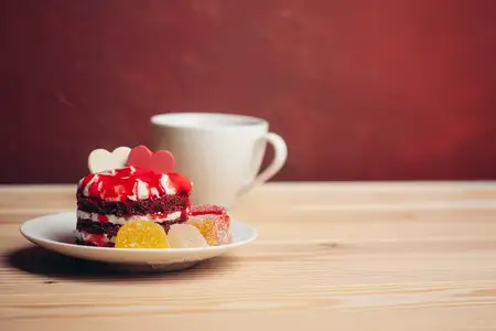 Сладкие пирожные, мармелад, гурманский объект, крупный план, перекус