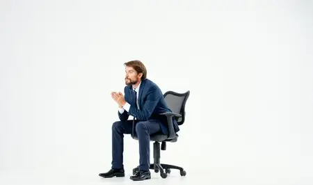Бизнесмен сидит в кресле, работа, менеджер, офис, карьера