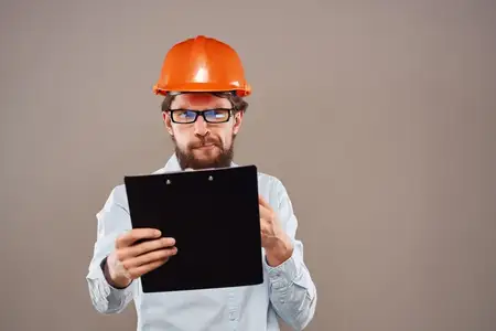 Удивленный мужчина, профессионал, работающий, успех, изолированный фон