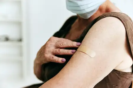 Пациент в клинике, ковид-19 паспорт, здравоохранение, крупный план