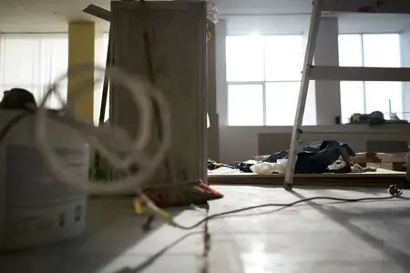 Ремонтные и малярные работы с использованием строительных инструментов