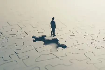 Концептуальное изображение бизнесмена на пазле, символизирующее поиск решений и недостающих частей в бизнес-задачах, выполненное в минималистичном дизайне
