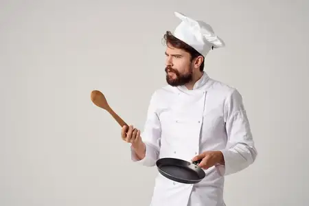 Мужчина-повар, кухонная утварь, приготовление пищи, ресторан, профессия