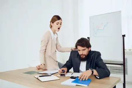 Общение коллег на работе, деловая коммуникация в офисе