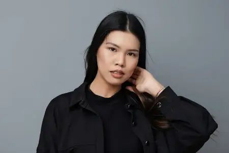 Симпатичная женщина, лицо, фон, фотография, привлекательная, серая, натуральная, счастливая, коричневая, азиатская, кожа, кожа, портрет, красота, хедшот, красивая леди, модель, уход, здоровая…