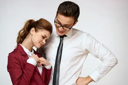 Деловые мужчины и женщины, коллеги по работе, офисная команда на светлом фоне