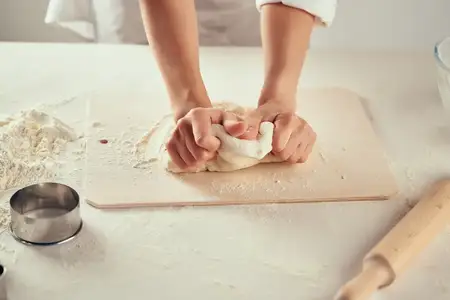 Раскатывание теста, мука, выпечка, пекарня