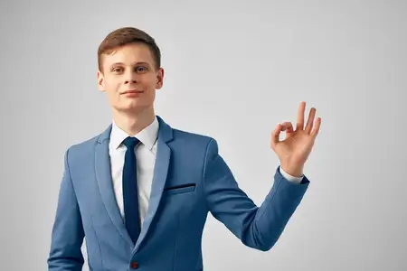 Менеджер в костюме в офисе, успех, предприниматель, работа